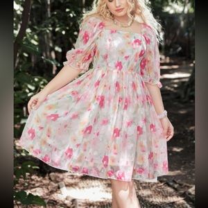 NWOT Puff Sleeve Smocked Floral Dress